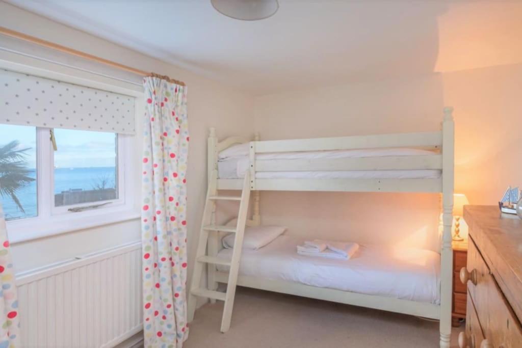 The Old Boat House, Seaview - Seafront Three Bedroom Cottage With Separate Two Bedroom Annexe المظهر الخارجي الصورة
