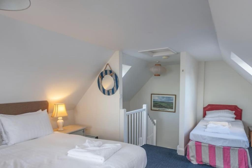 The Old Boat House, Seaview - Seafront Three Bedroom Cottage With Separate Two Bedroom Annexe المظهر الخارجي الصورة